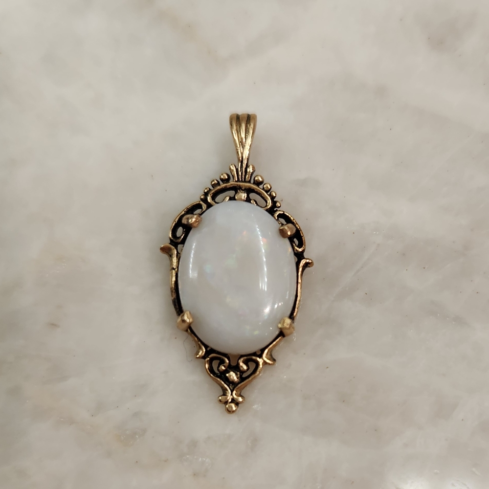 Elegant Gold and White Pendant